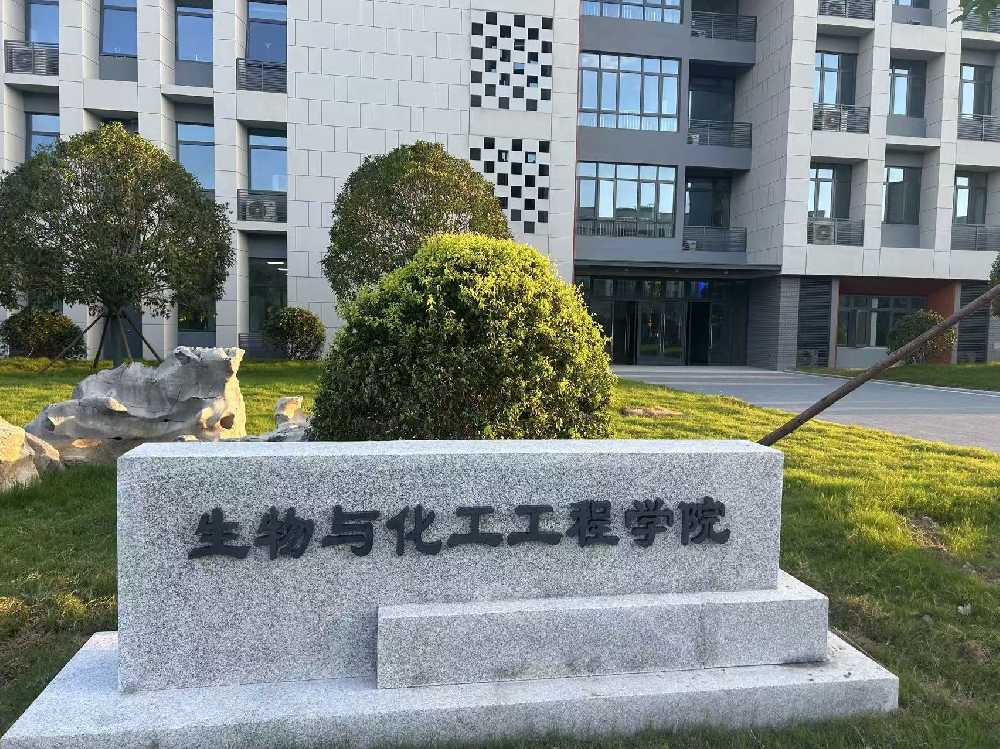 贞丰县扬州职业大学体育场高杆灯项目